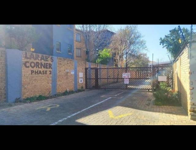 2 BEDROOM TOWNHOUSE FOR SALE IN BIRCHLEIGH NORTH